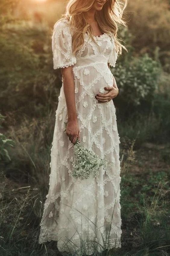 How To Choose a Silhouette For Your Maternity Photos