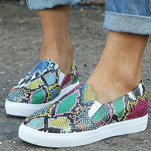 Plus Size Snakeskin Print Decor Textured Flats - Glamix Maternity