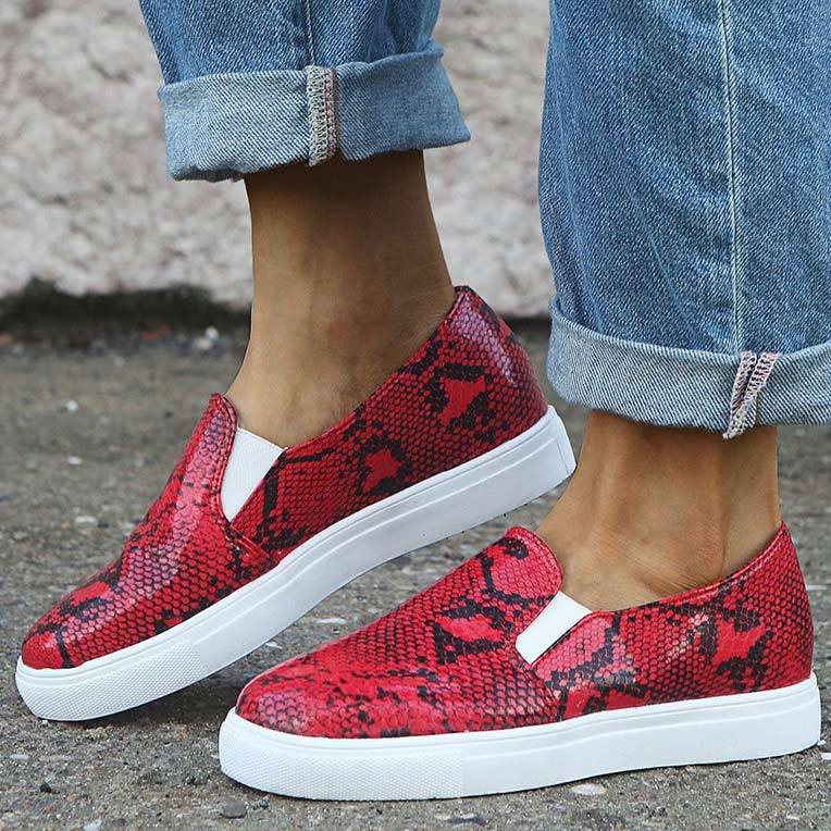 Plus Size Snakeskin Print Decor Textured Flats - Glamix Maternity